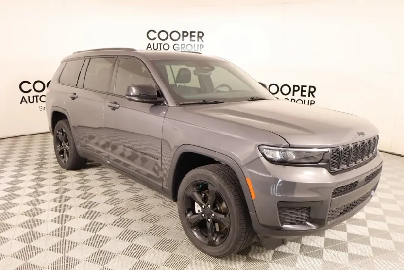2022 Jeep Grand Cherokee Altitude photo 1