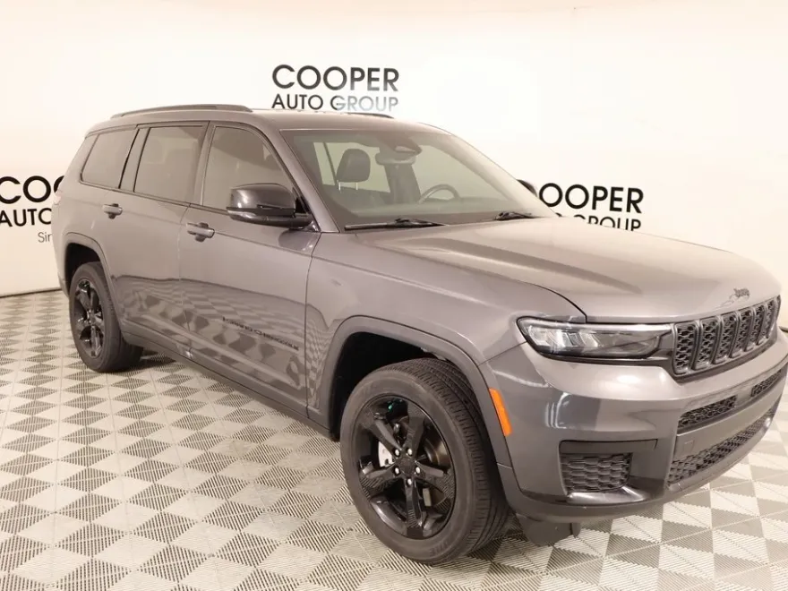 2022 Jeep Grand Cherokee Altitude photo 1