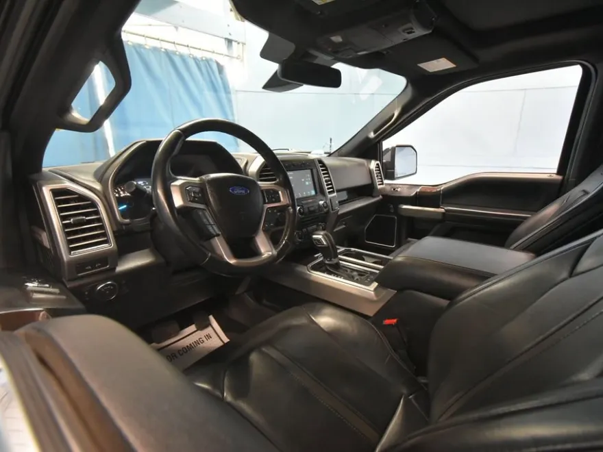 2017 Ford F-150 Platinum photo 1
