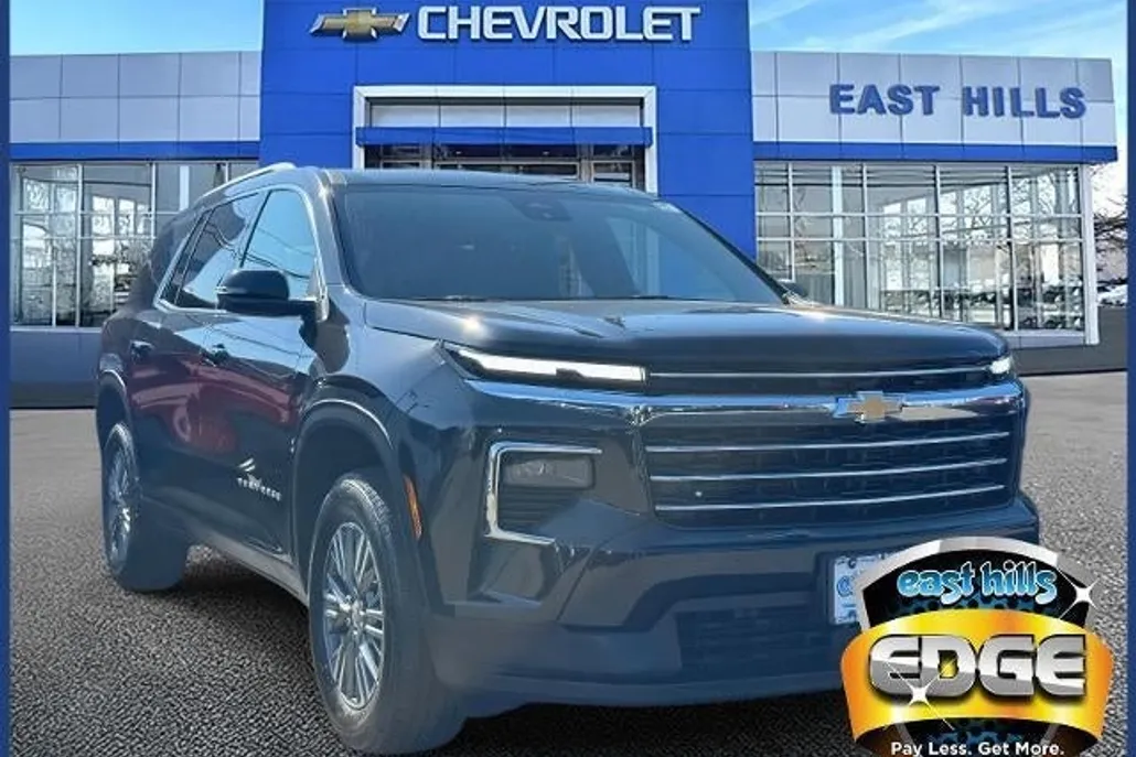 2025 Chevrolet Traverse photo 1
