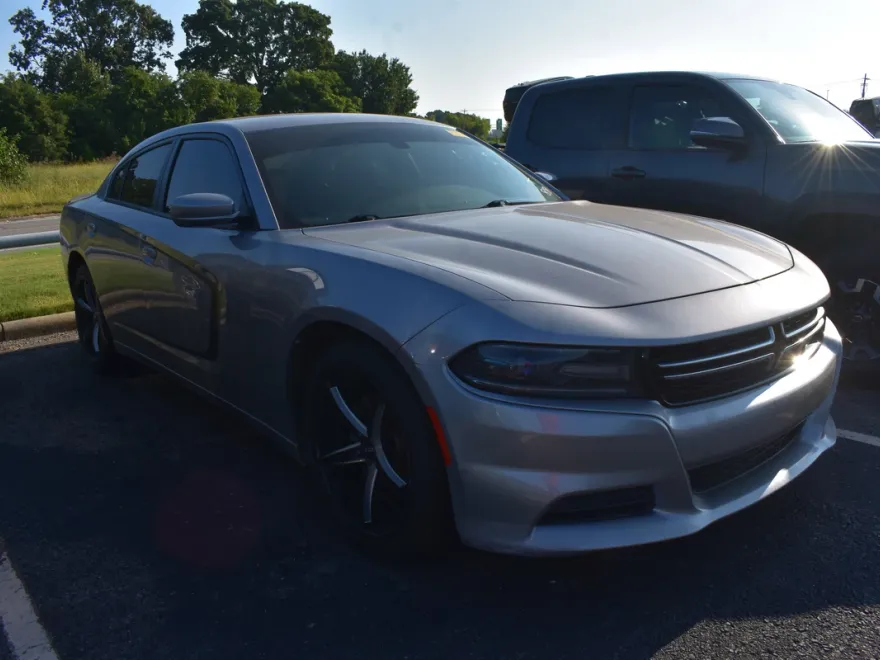 2017 Dodge Charger SE photo 1