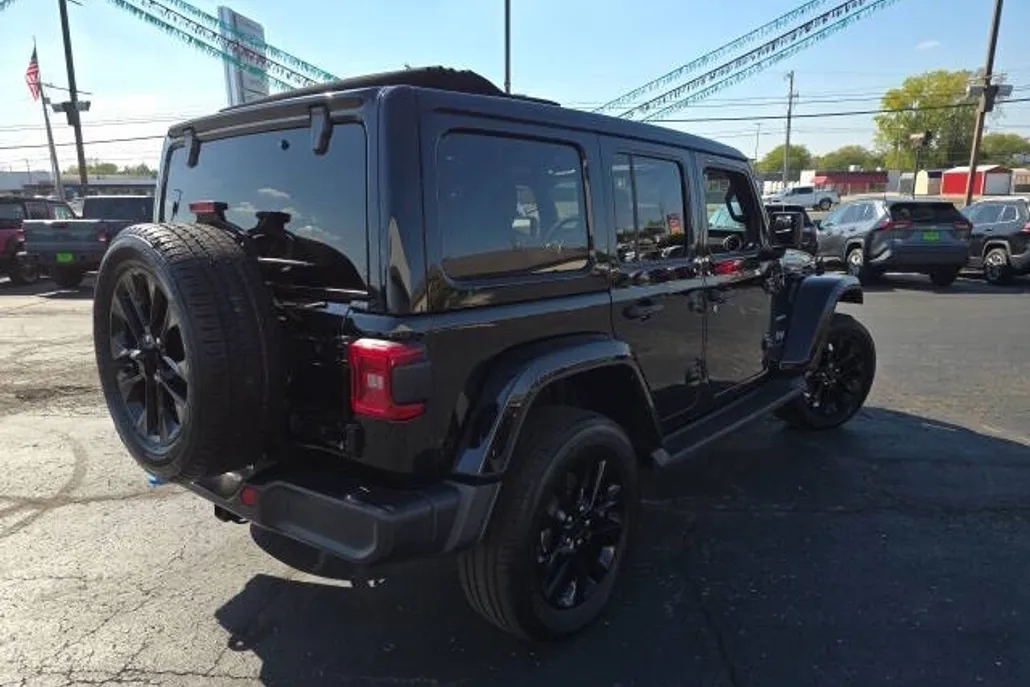2023 Jeep Wrangler Sahara 4xe photo 1