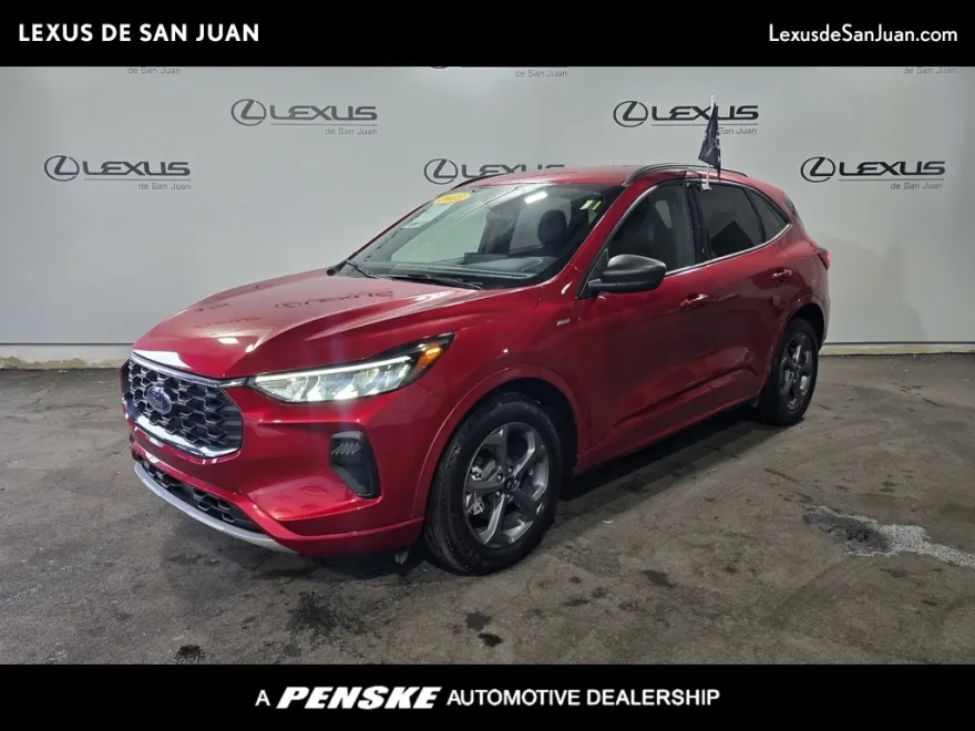 2023 Ford Escape Hybrid ST-Line photo 1