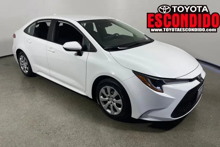 2022 Toyota Corolla LE photo 1