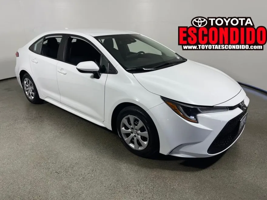 2022 Toyota Corolla LE photo 1
