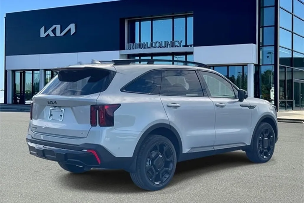 2026 Kia Sorento X-Line photo 1