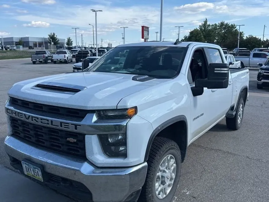 2023 Chevrolet Silverado 3500HD LT photo 1