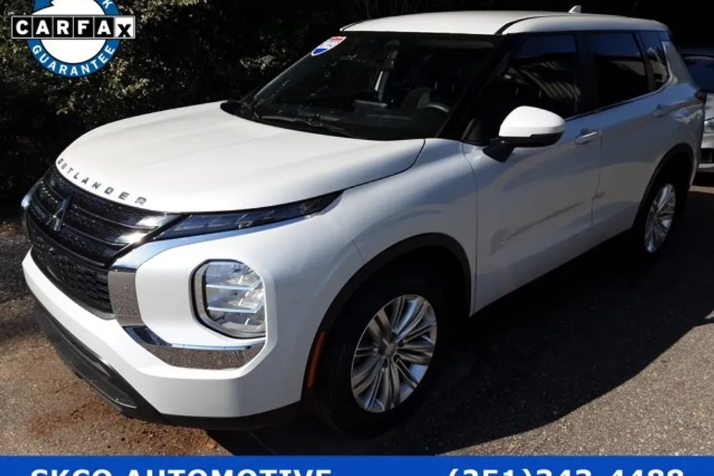 2023 Mitsubishi Outlander ES photo 1