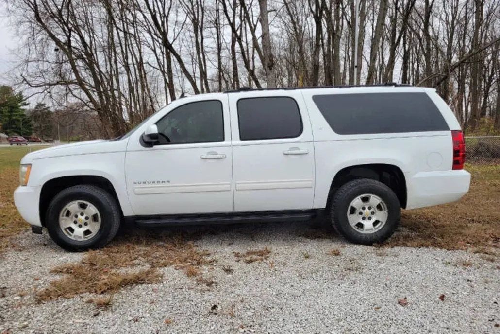 2011 Chevrolet Suburban LT photo 1
