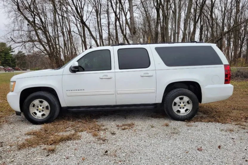 2011 Chevrolet Suburban LT photo 1