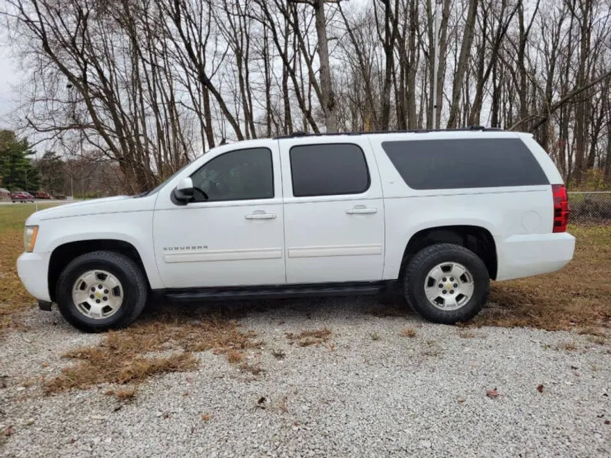 2011 Chevrolet Suburban LT photo 1
