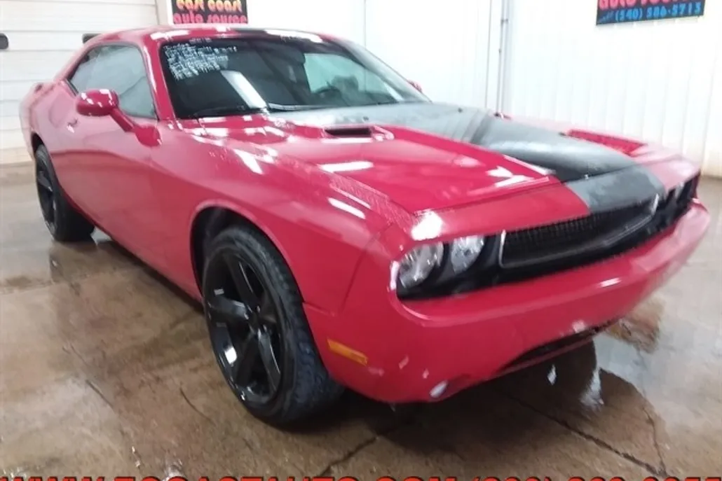 2012 Dodge Challenger R/T photo 1
