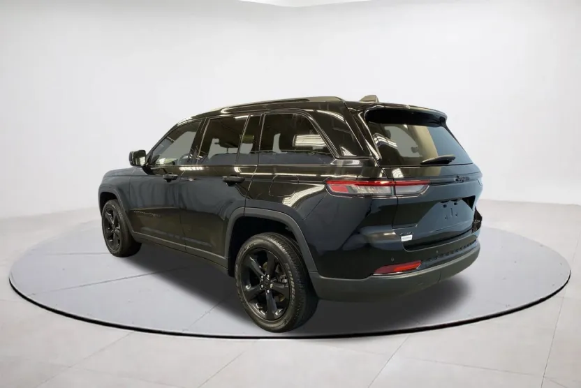 2023 Jeep Grand Cherokee Altitude photo 1