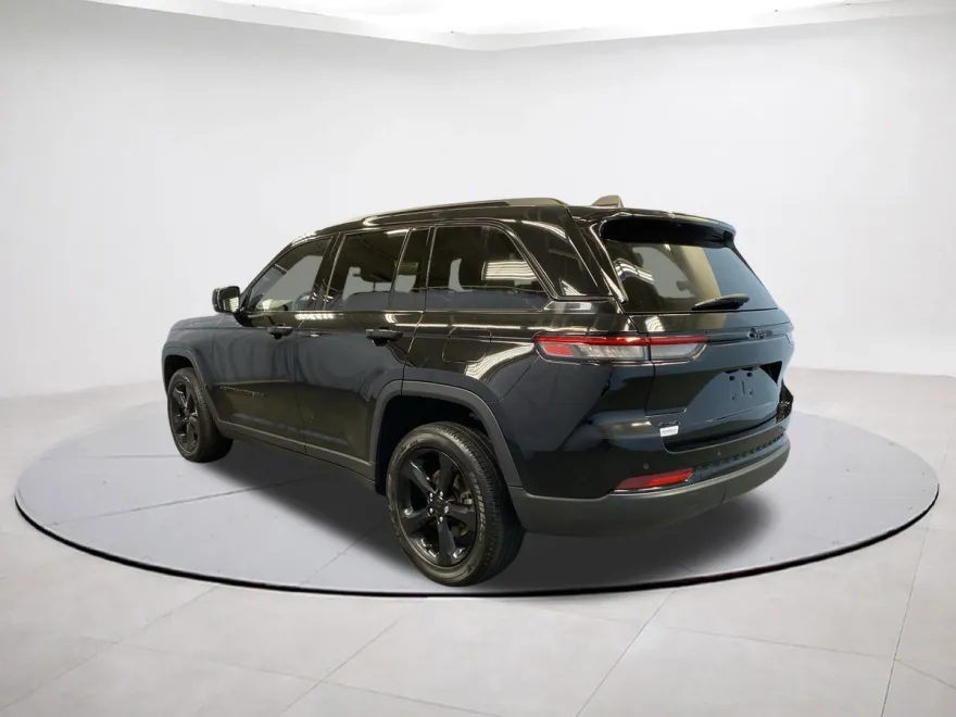 2023 Jeep Grand Cherokee Altitude photo 1