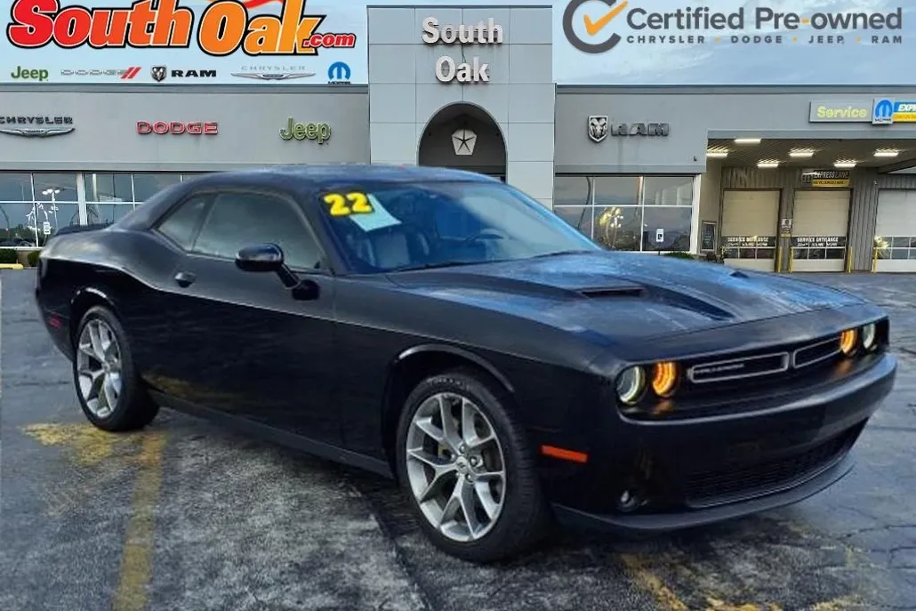2022 Dodge Challenger SXT photo 1