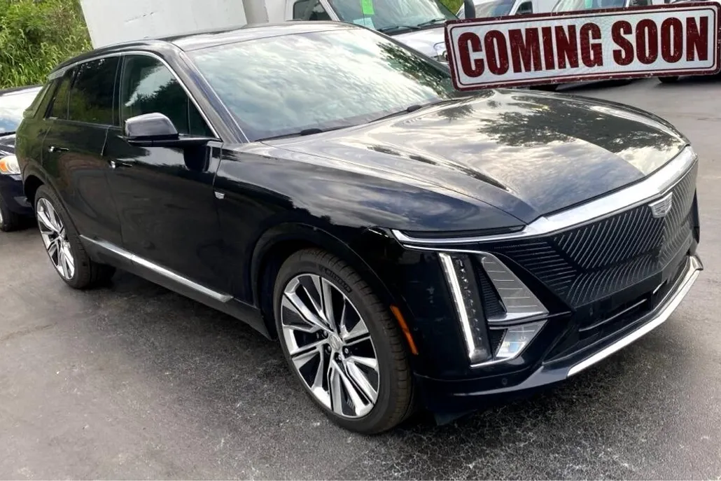 2024 Cadillac Lyriq Luxury photo 1
