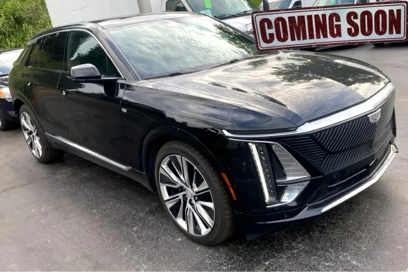 2024 Cadillac Lyriq Luxury photo 1