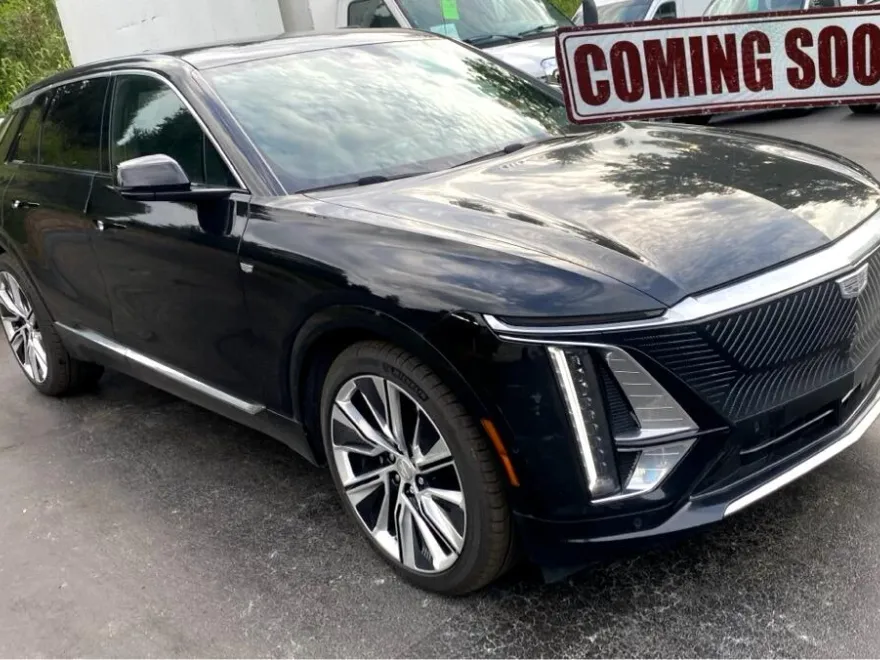 2024 Cadillac Lyriq Luxury photo 1