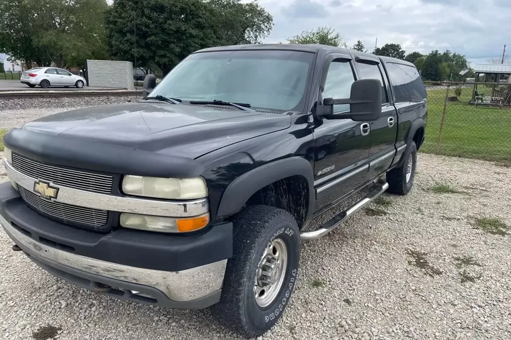2001 Chevrolet Silverado 2500HD LS photo 1