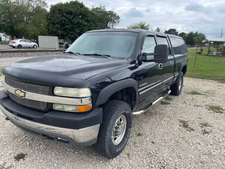2001 Chevrolet Silverado 2500HD LS photo 1