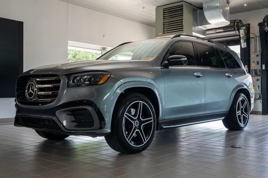 2025 Mercedes Benz GLS 450 4MATIC photo 1