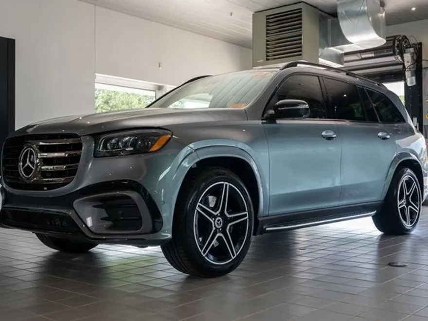 2025 Mercedes Benz GLS 450 4MATIC photo 1