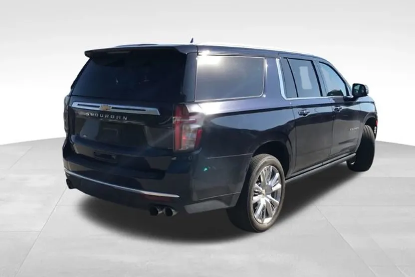 2023 Chevrolet Suburban High Country photo 1