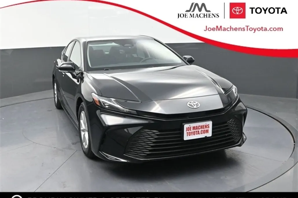 2025 Toyota Camry LE photo 1