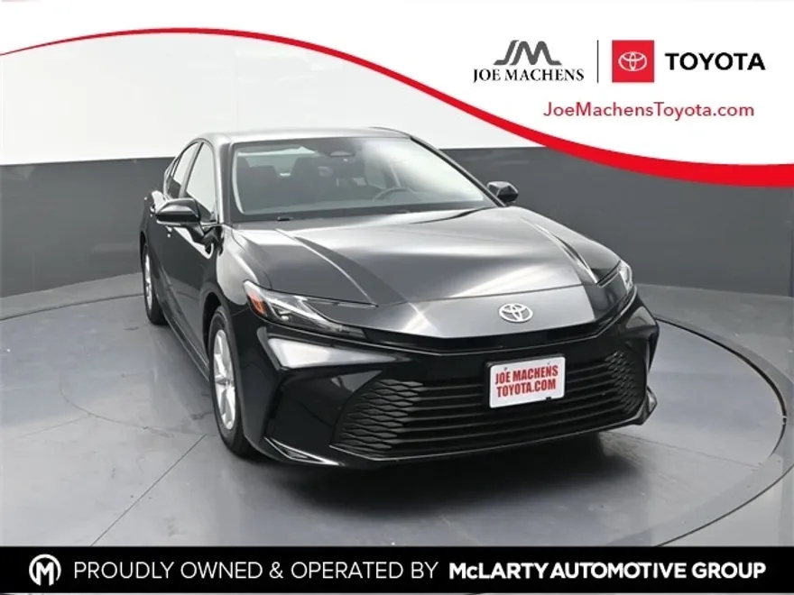 2025 Toyota Camry LE photo 1