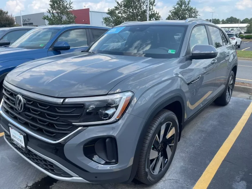 2026 Volkswagen Atlas Cross Sport SE Technology photo 1