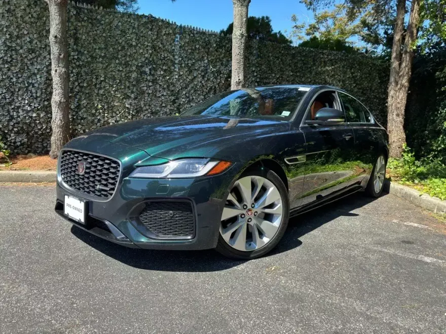 2022 Jaguar XF R-Dynamic SE photo 1