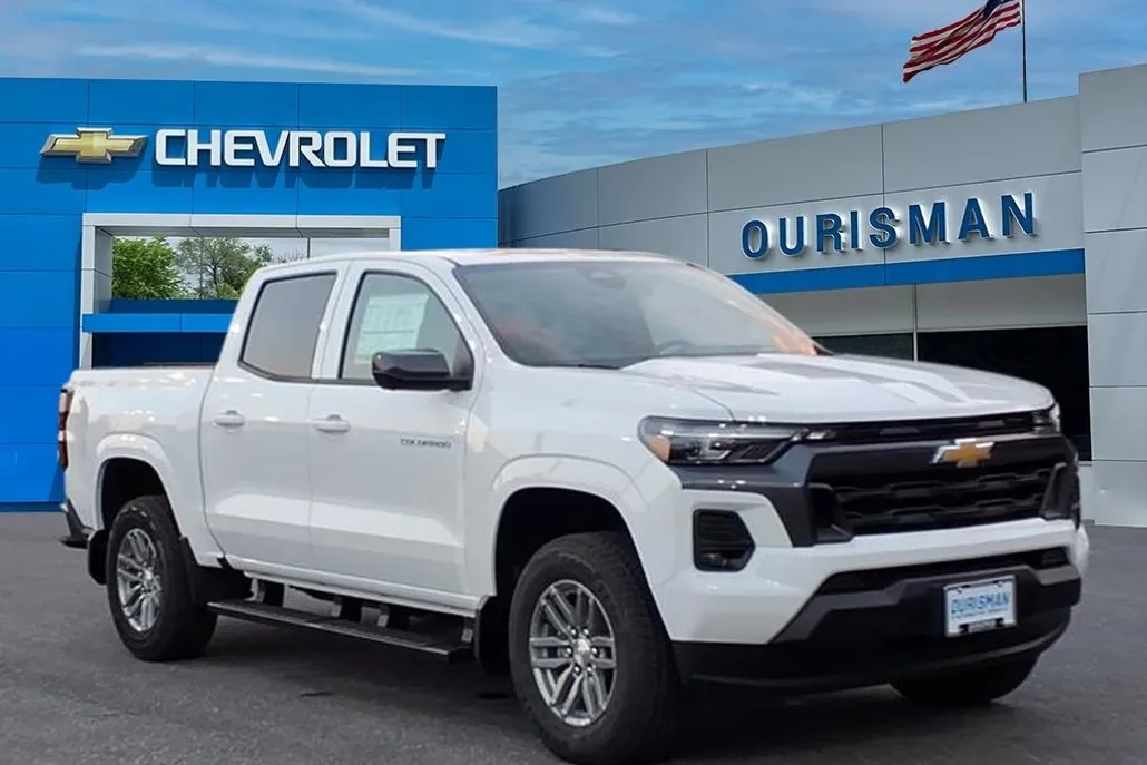2026 Chevrolet Colorado LT photo 1