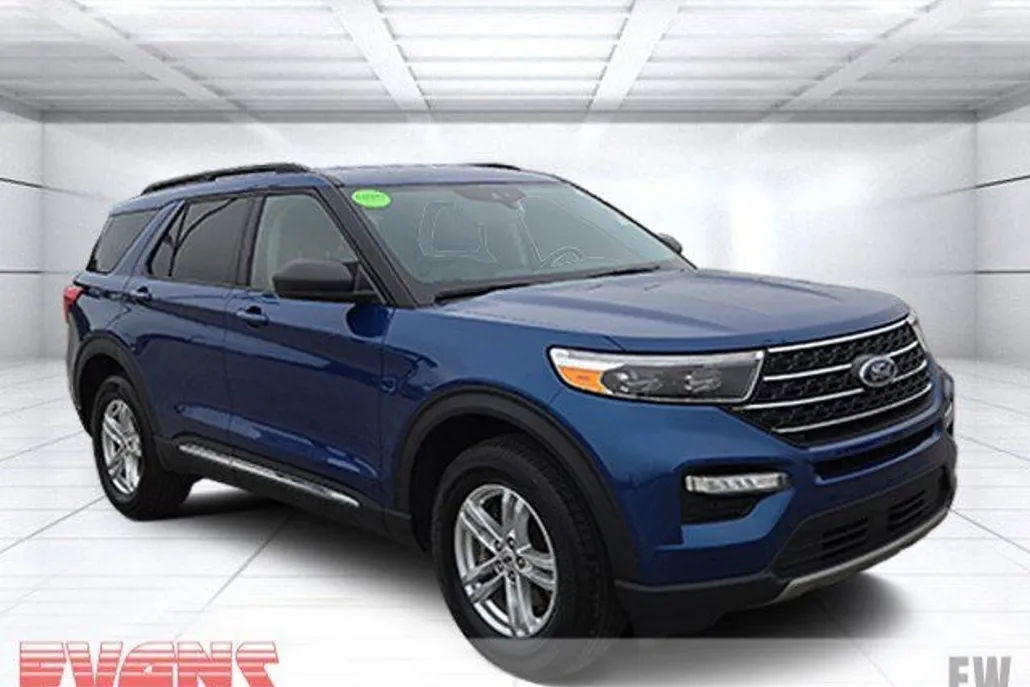 2023 Ford Explorer XLT photo 1