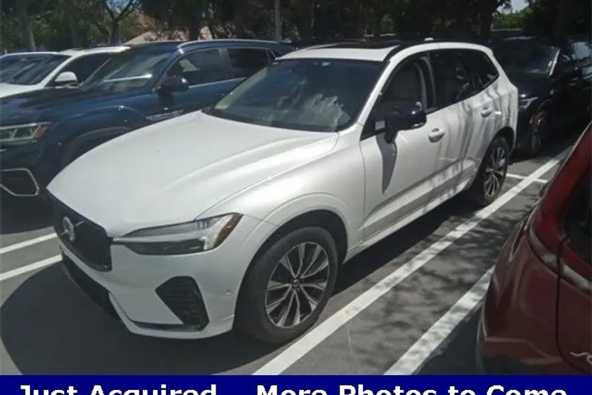 2023 Volvo XC60 B5 Plus photo 1