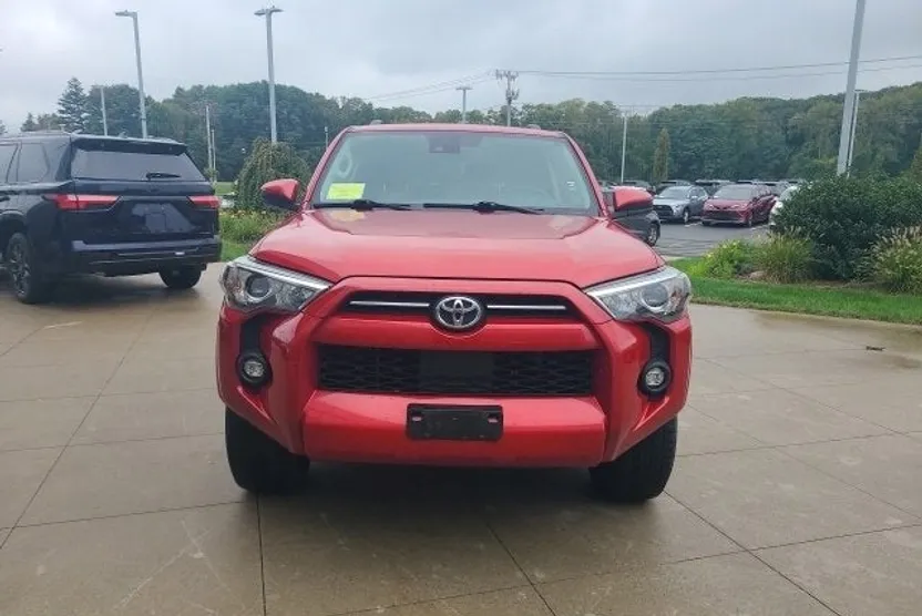 2021 Toyota 4Runner SR5 4WD photo 1
