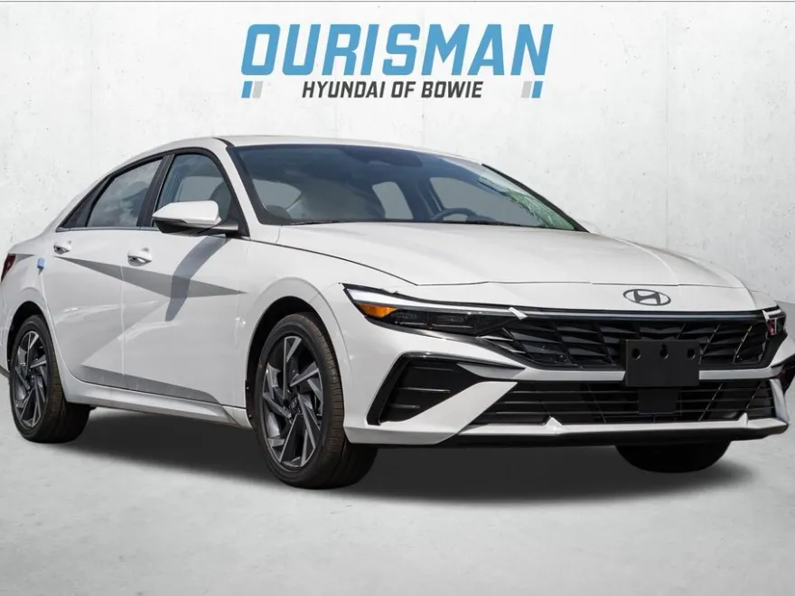 2025 Hyundai Elantra Limited photo 1