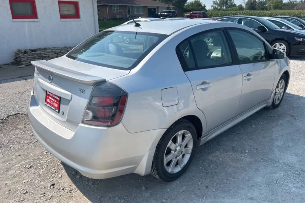 2010 Nissan Sentra 2.0 S photo 1