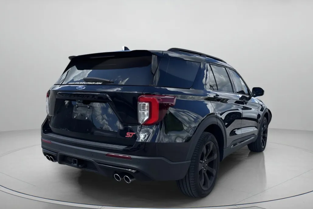 2022 Ford Explorer ST photo 1