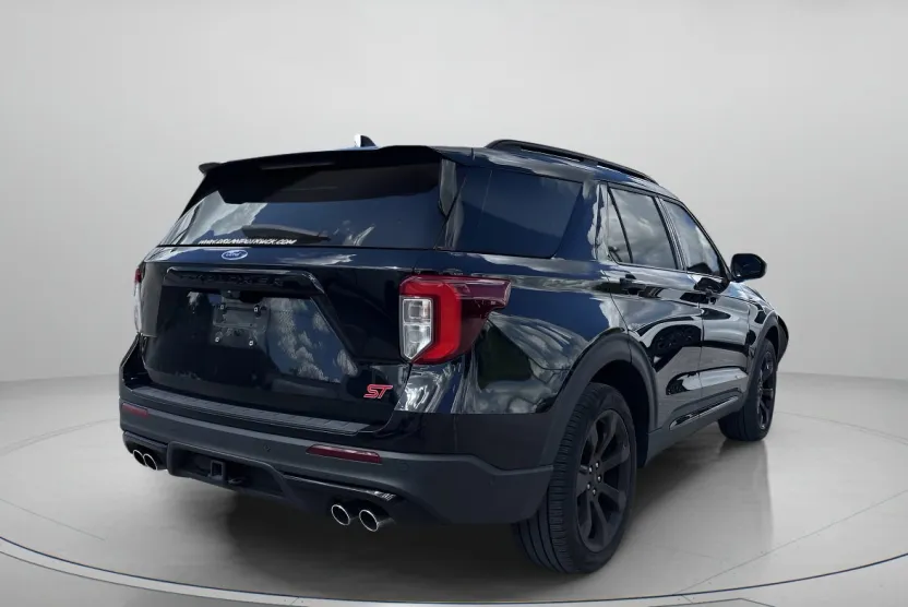 2022 Ford Explorer ST photo 1