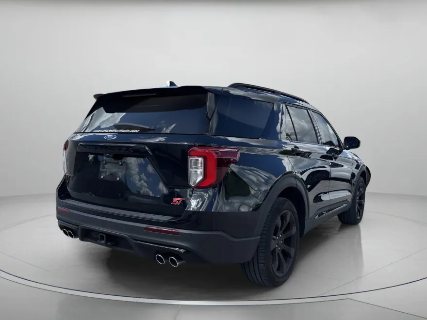 2022 Ford Explorer ST photo 1