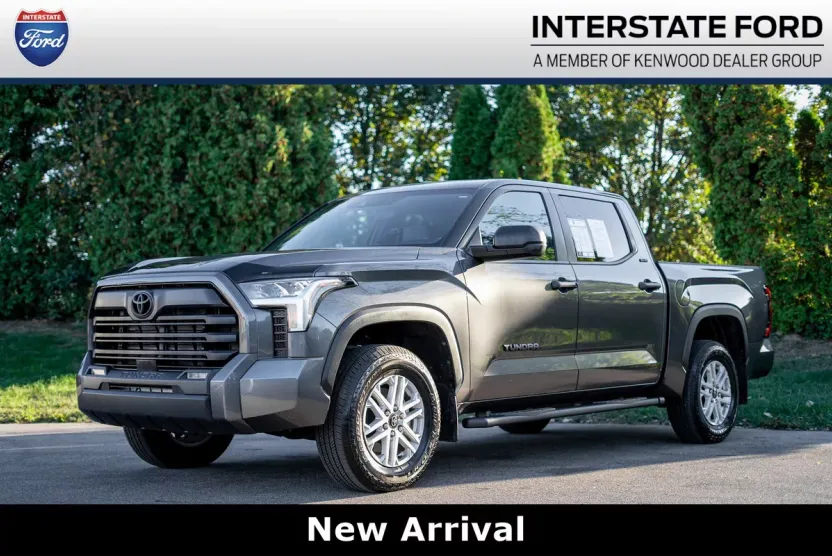 2025 Toyota Tundra SR5 CrewMax photo 1