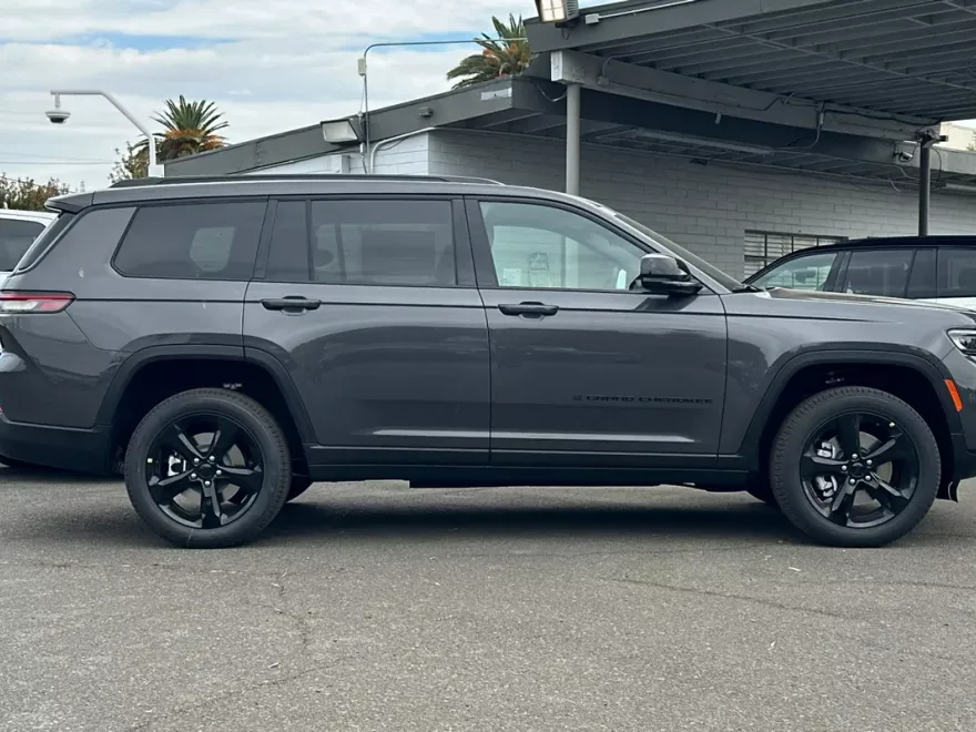 2025 Jeep Grand Cherokee Limited photo 1