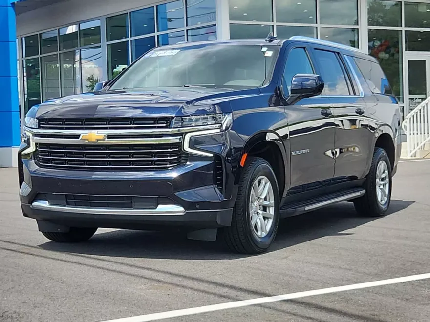 2023 Chevrolet Suburban LT photo 1