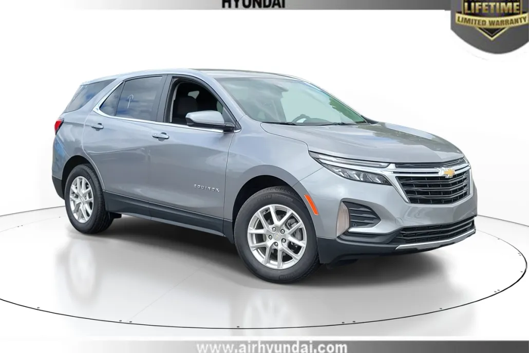2023 Chevrolet Equinox LT photo 1