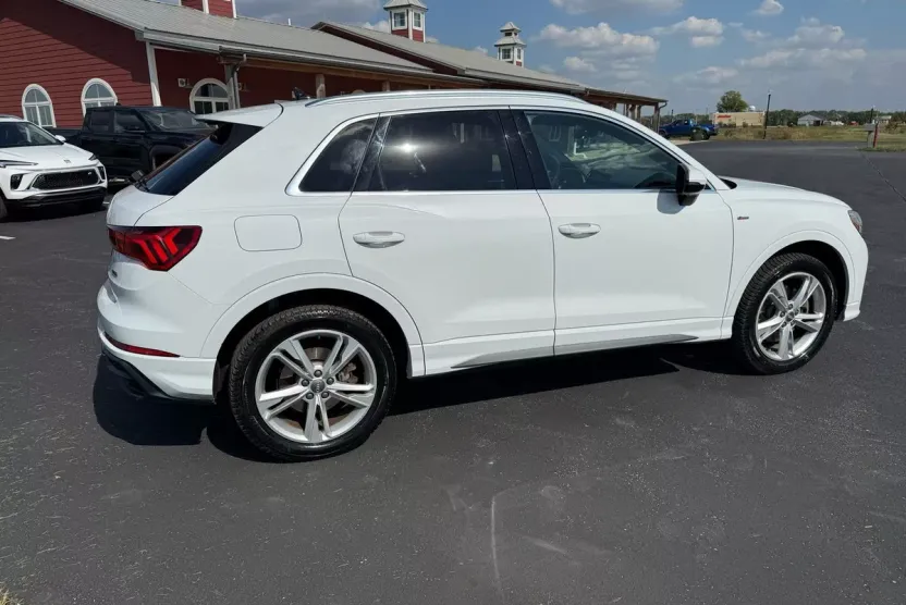 2020 Audi Q3 Premium Plus 45 TFSI S line photo 1