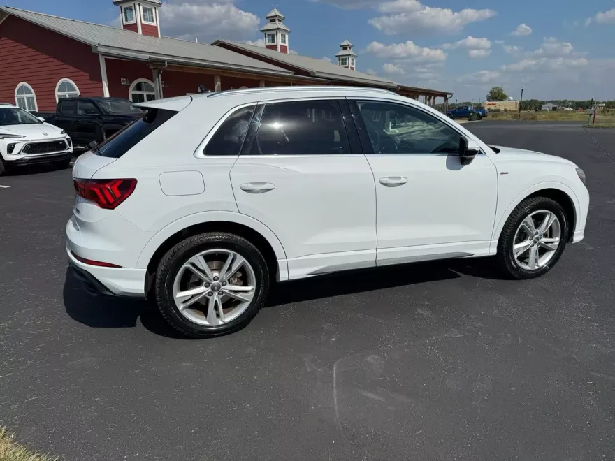 2020 Audi Q3 Premium Plus 45 TFSI S line photo 1