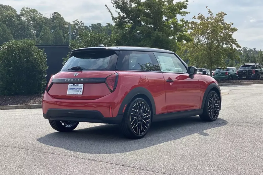 2025 Mini Cooper 2 Door Hardtop Signature photo 1