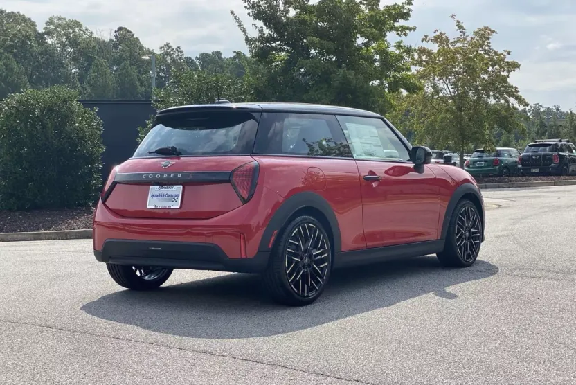 2025 Mini Cooper 2 Door Hardtop Signature photo 1