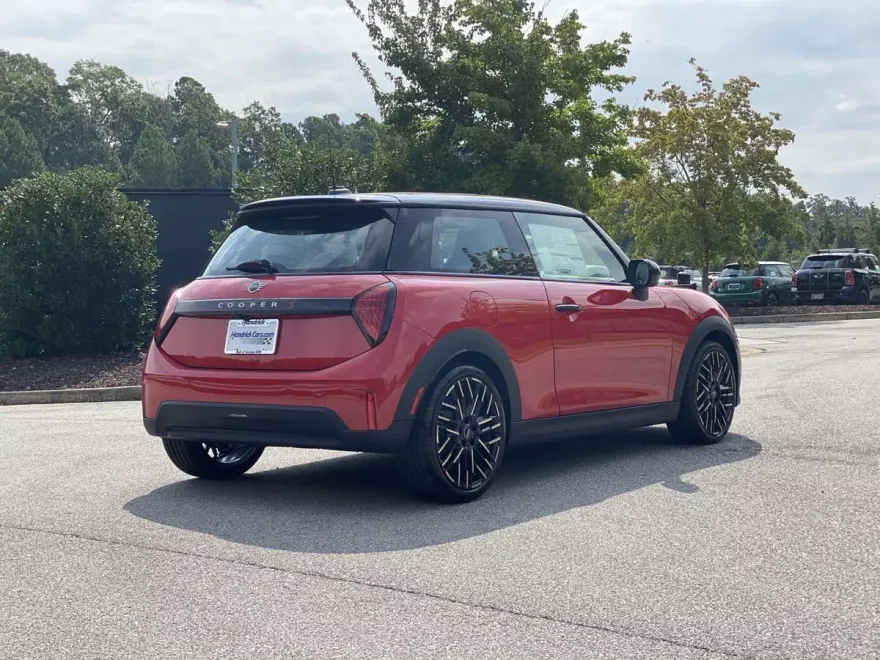 2025 Mini Cooper 2 Door Hardtop Signature photo 1