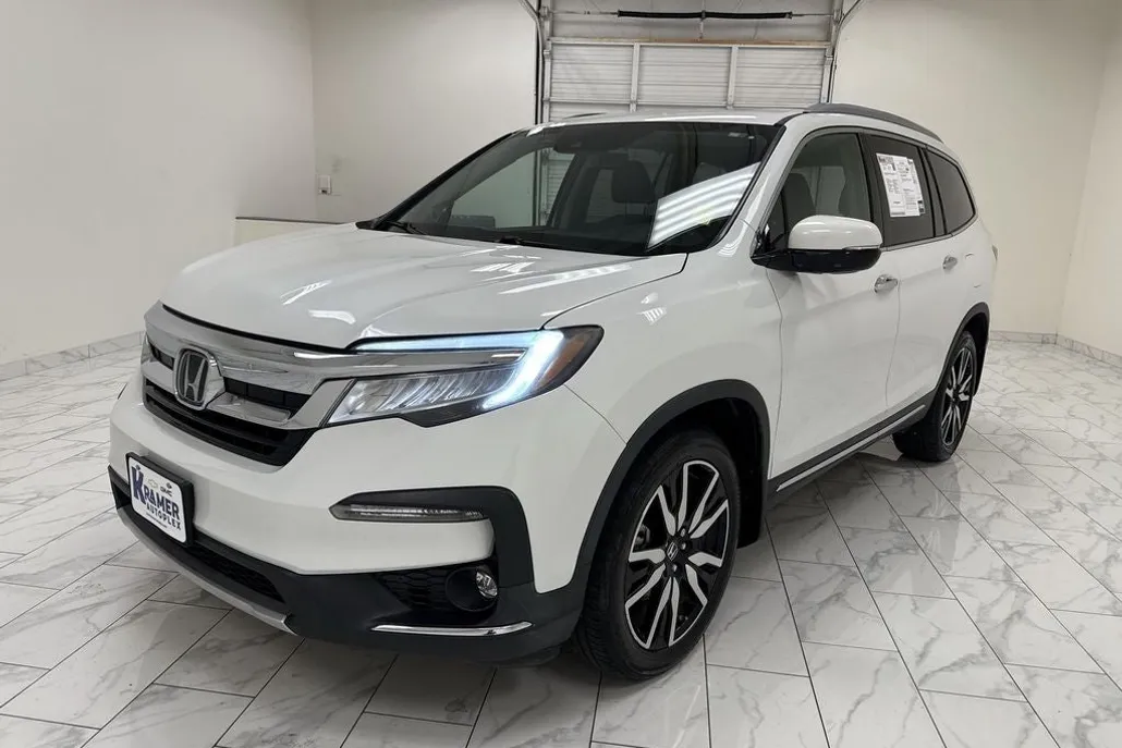 2022 Honda Pilot Touring photo 1